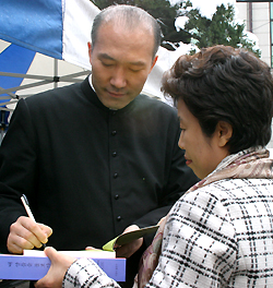 서울 잠실7동본당 주임 이기양 신부    강론집 ‘내양들을 돌보아라’ 출간